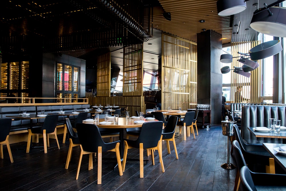 Salle du restaurant chaleureuse